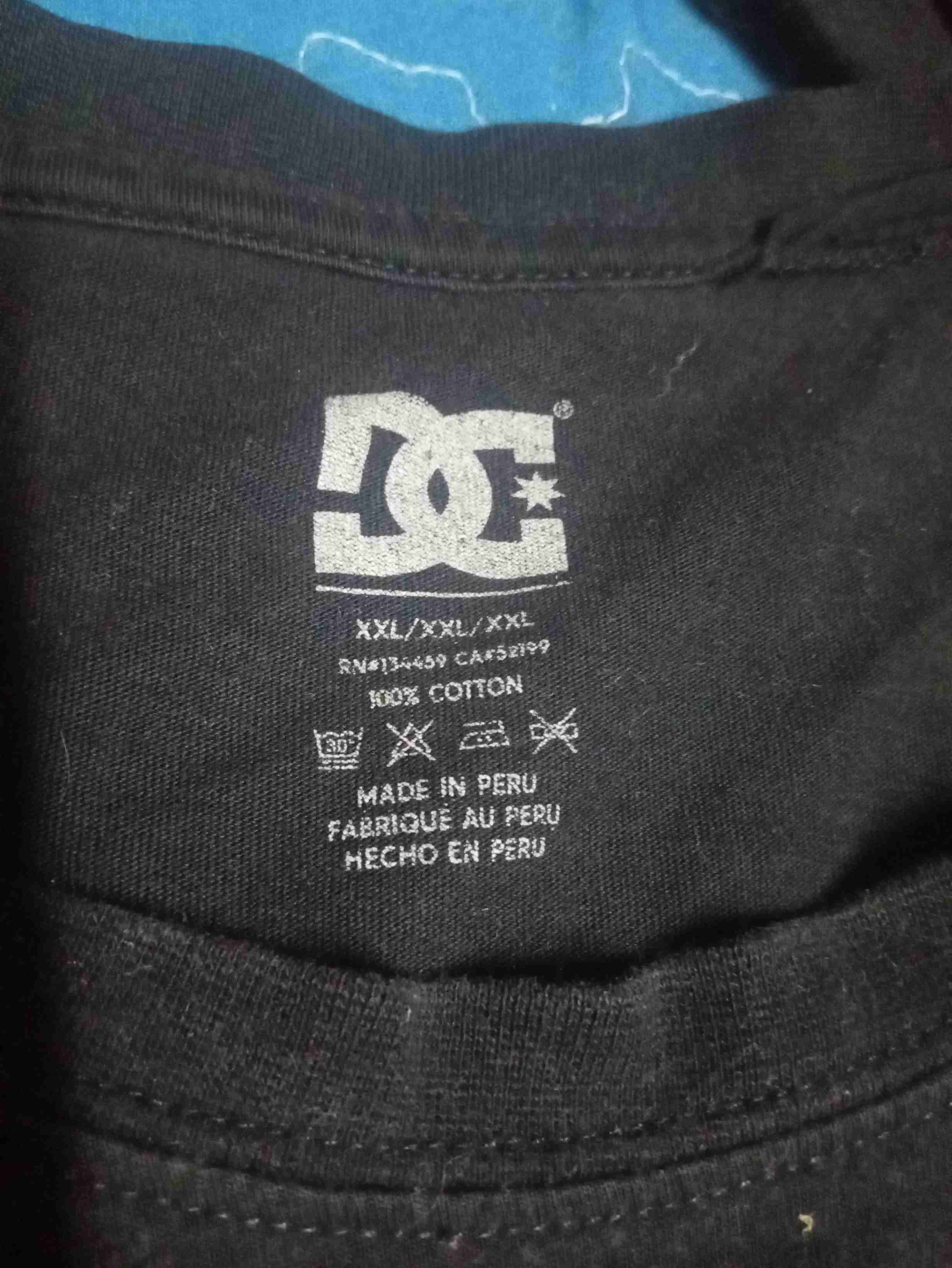 Polera negra con logo DC - miniatura 2
