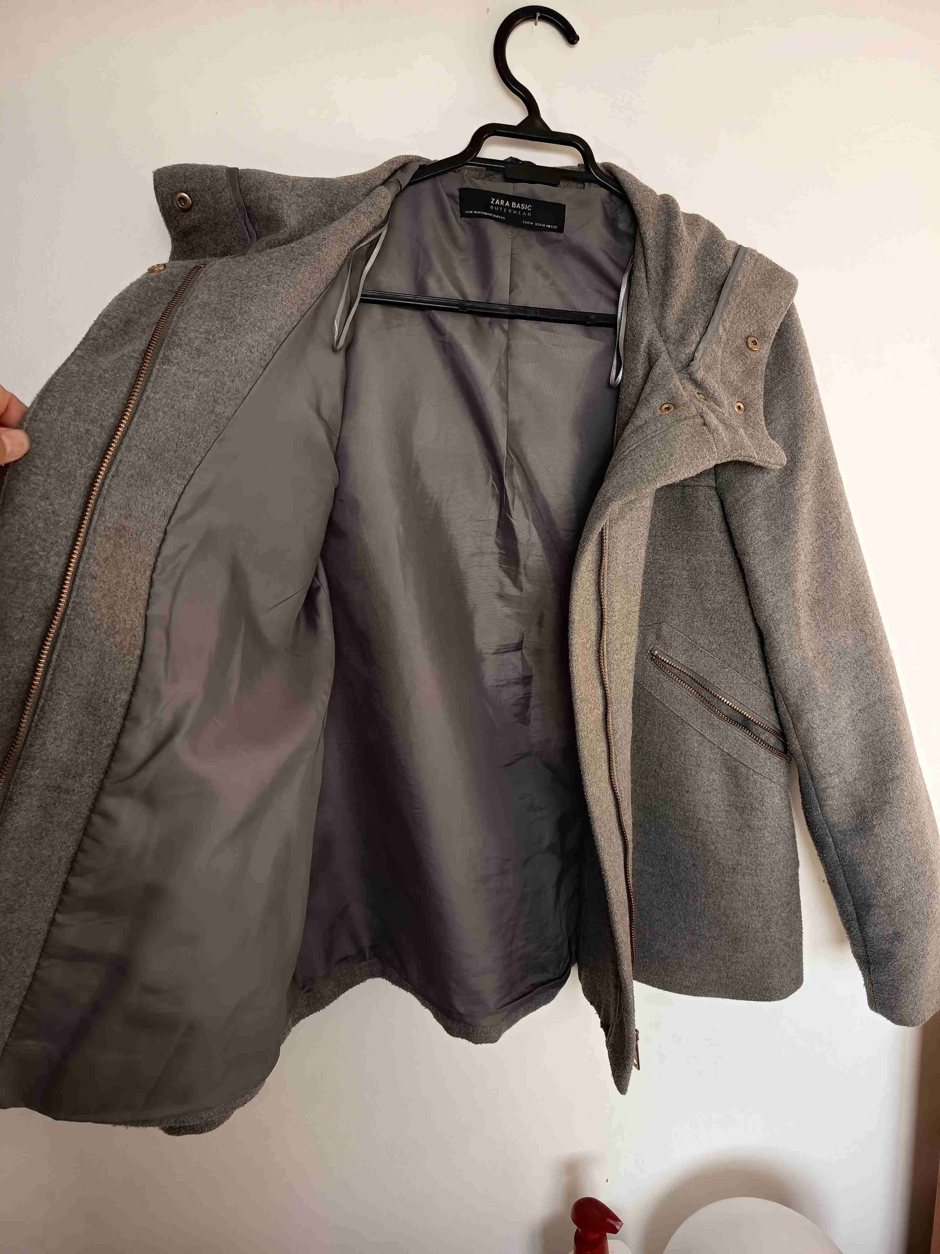 Chaqueta gris Zara con capucha - miniatura 2