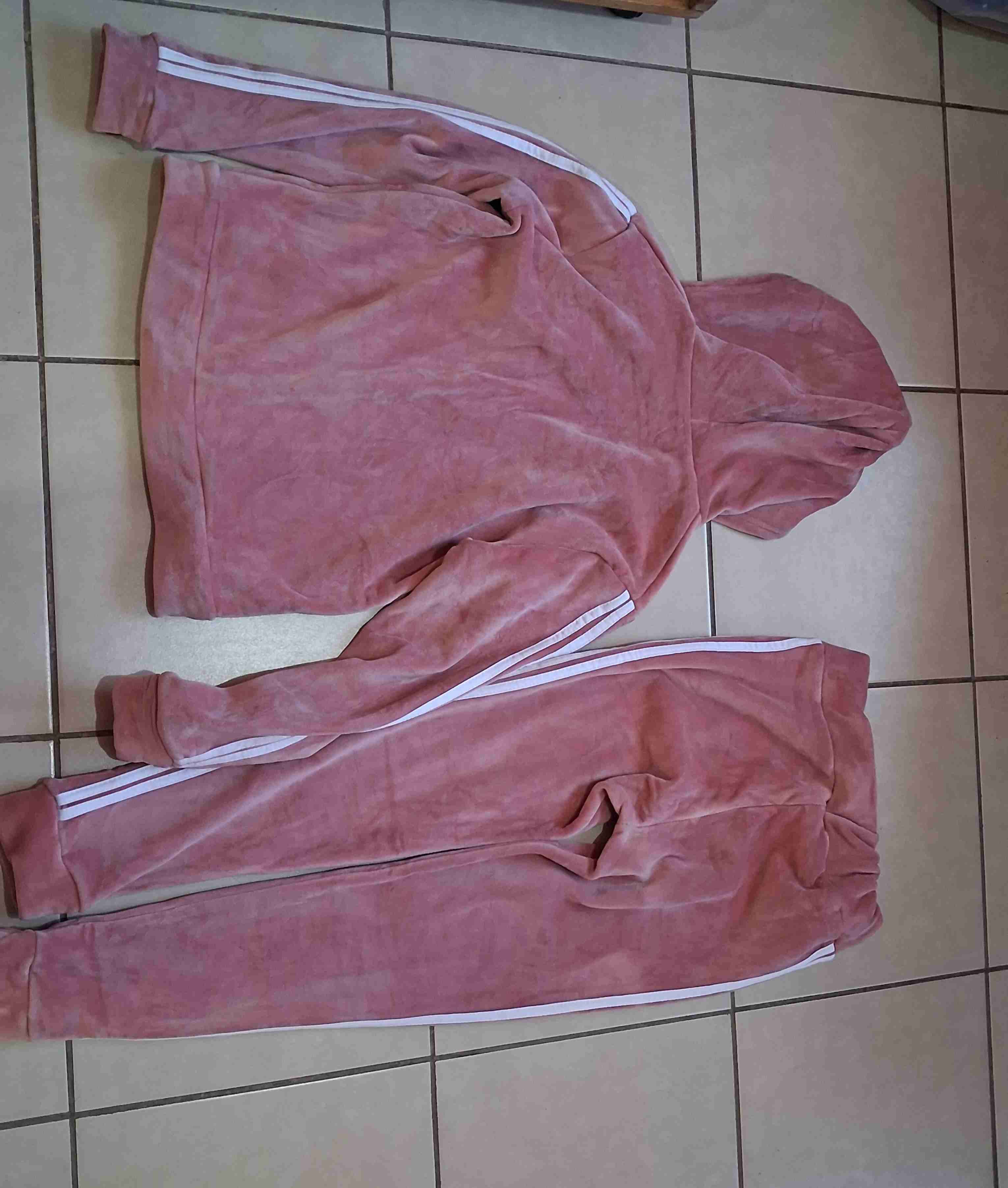 Conjunto deportivo rosado con capucha - miniatura 2