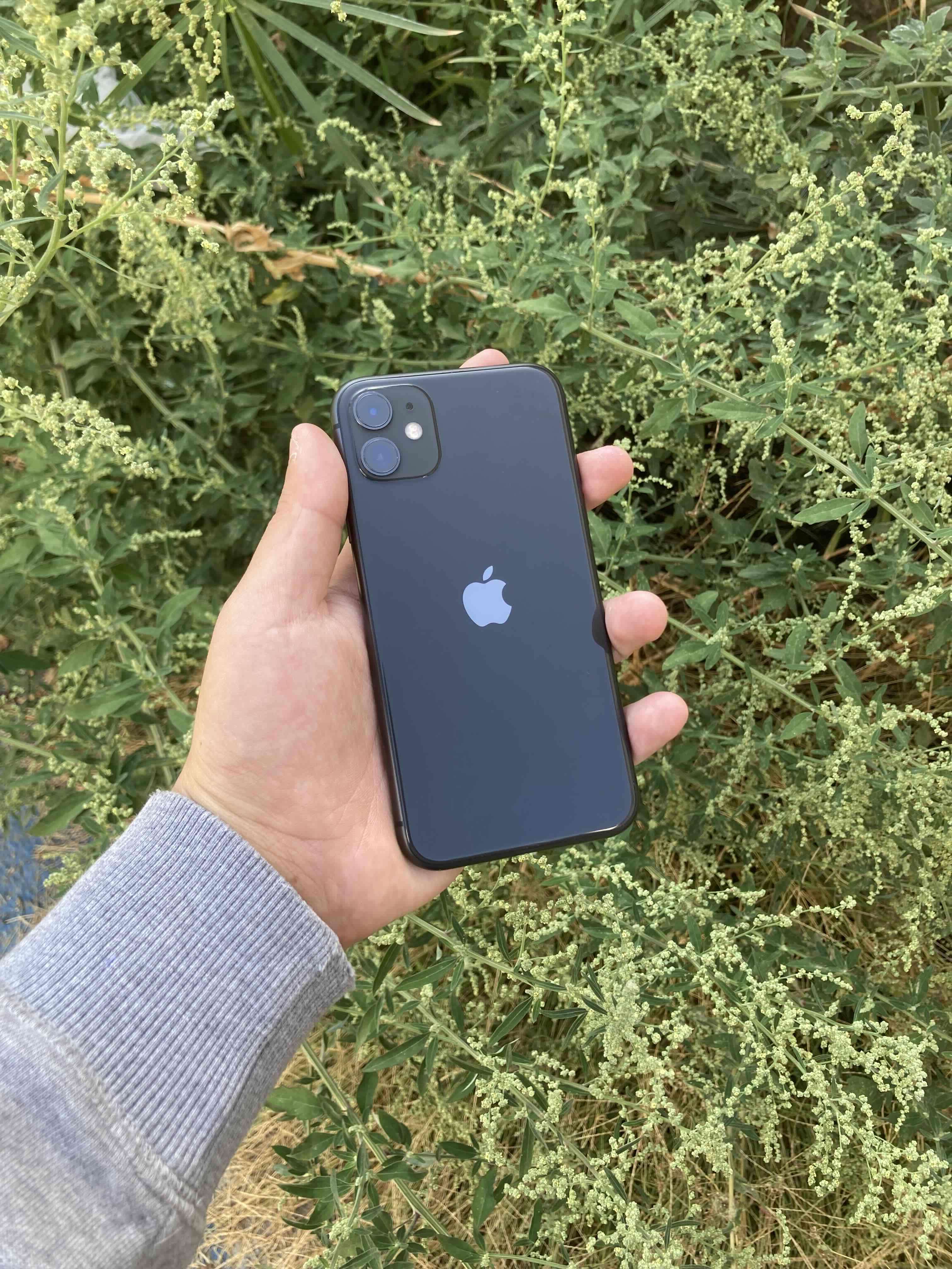 Iphone 11 en buen estado - miniatura 1