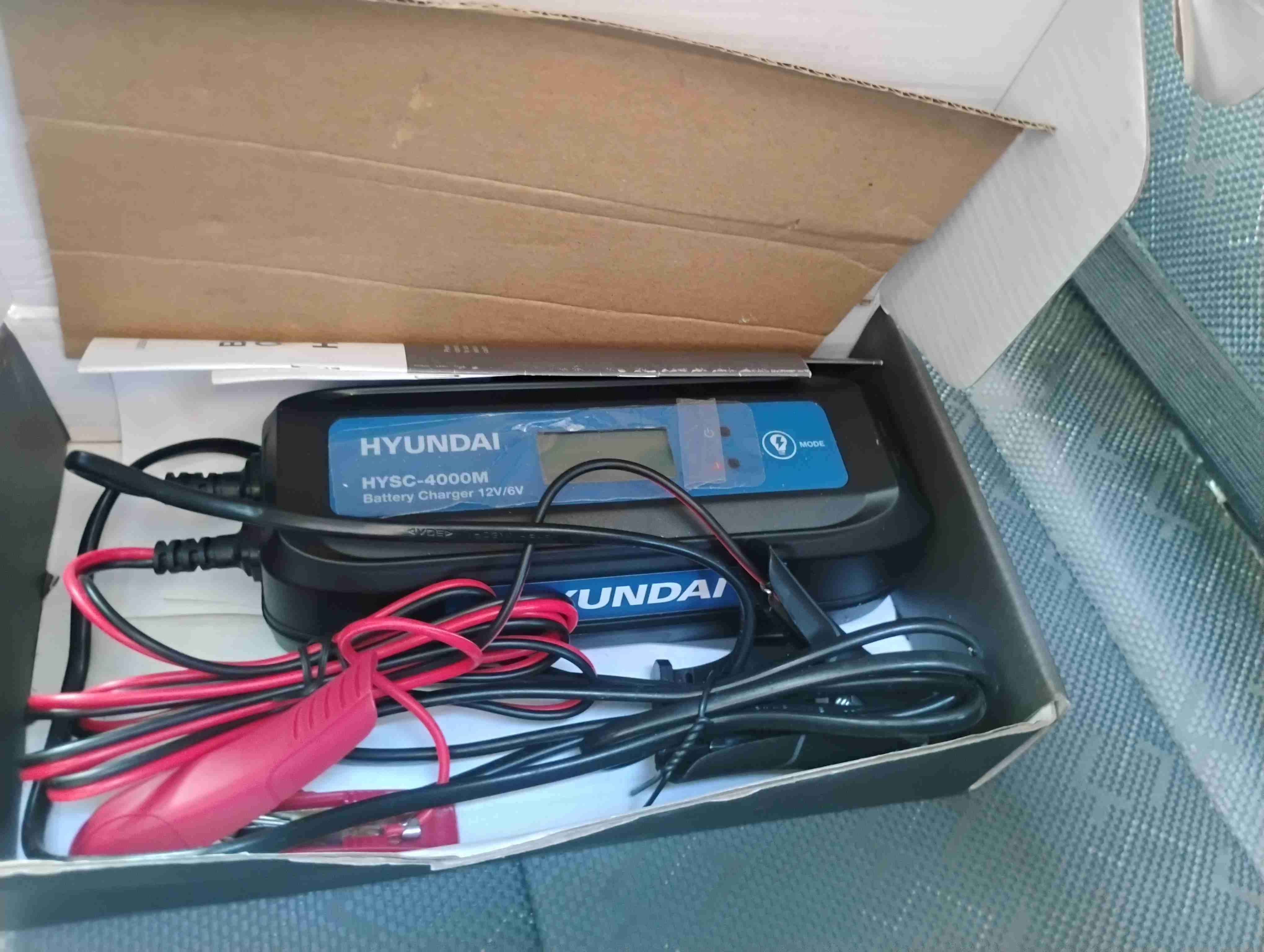 Cargador de batería Hyundai 4000M - miniatura 2