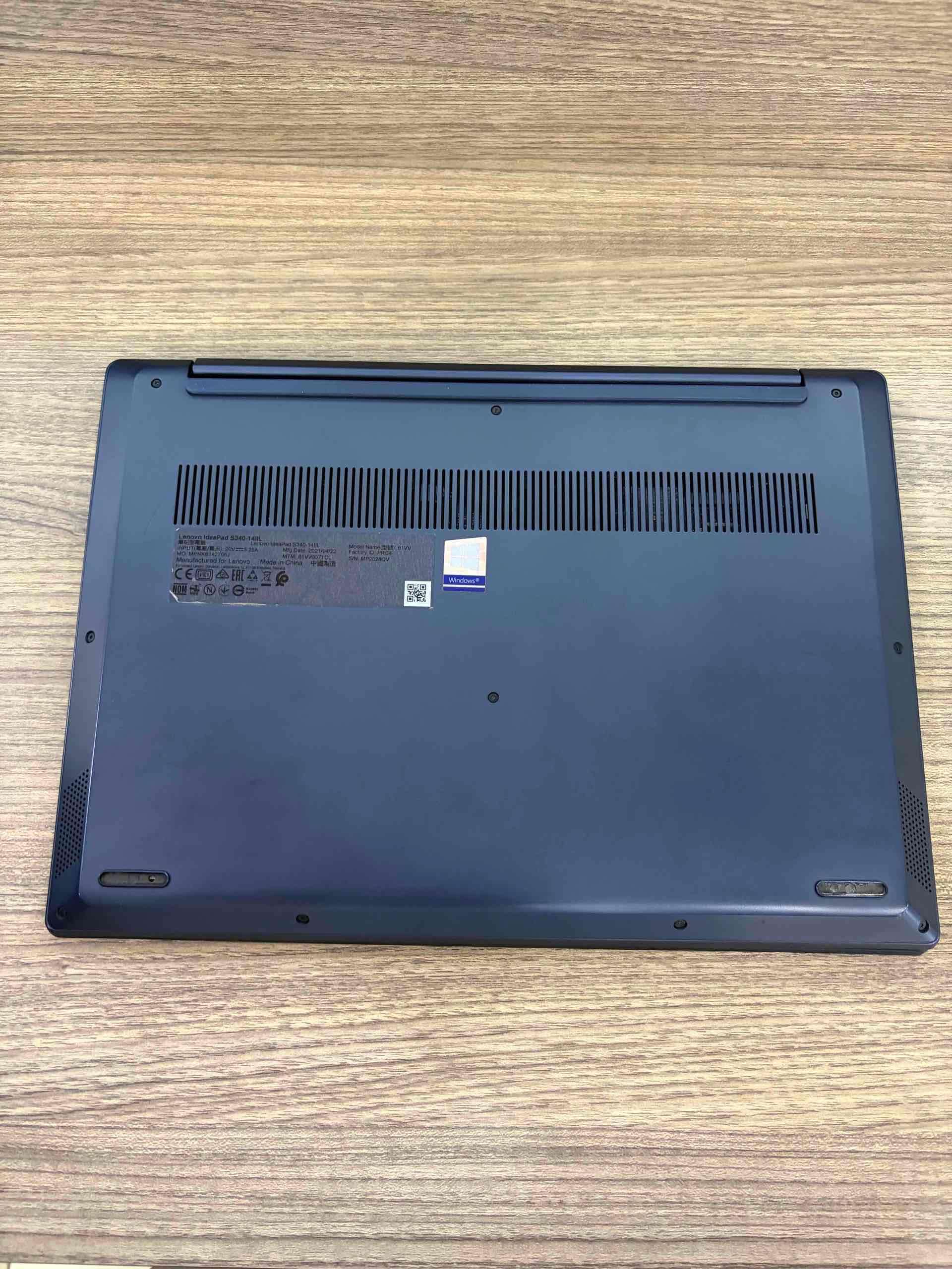 Notebook con pantalla abierta - miniatura 5