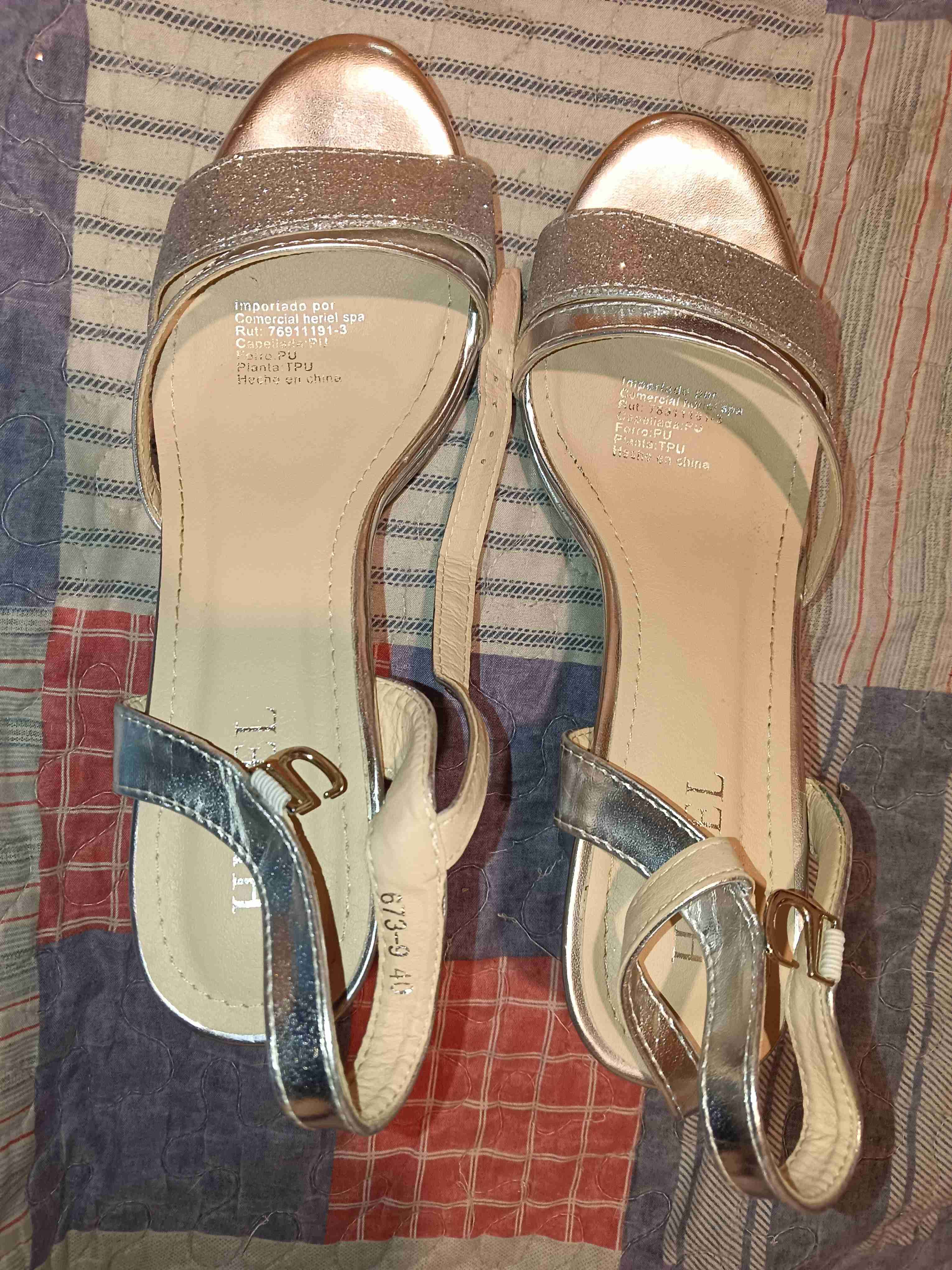 Zapatos de tacón plateados - miniatura 3