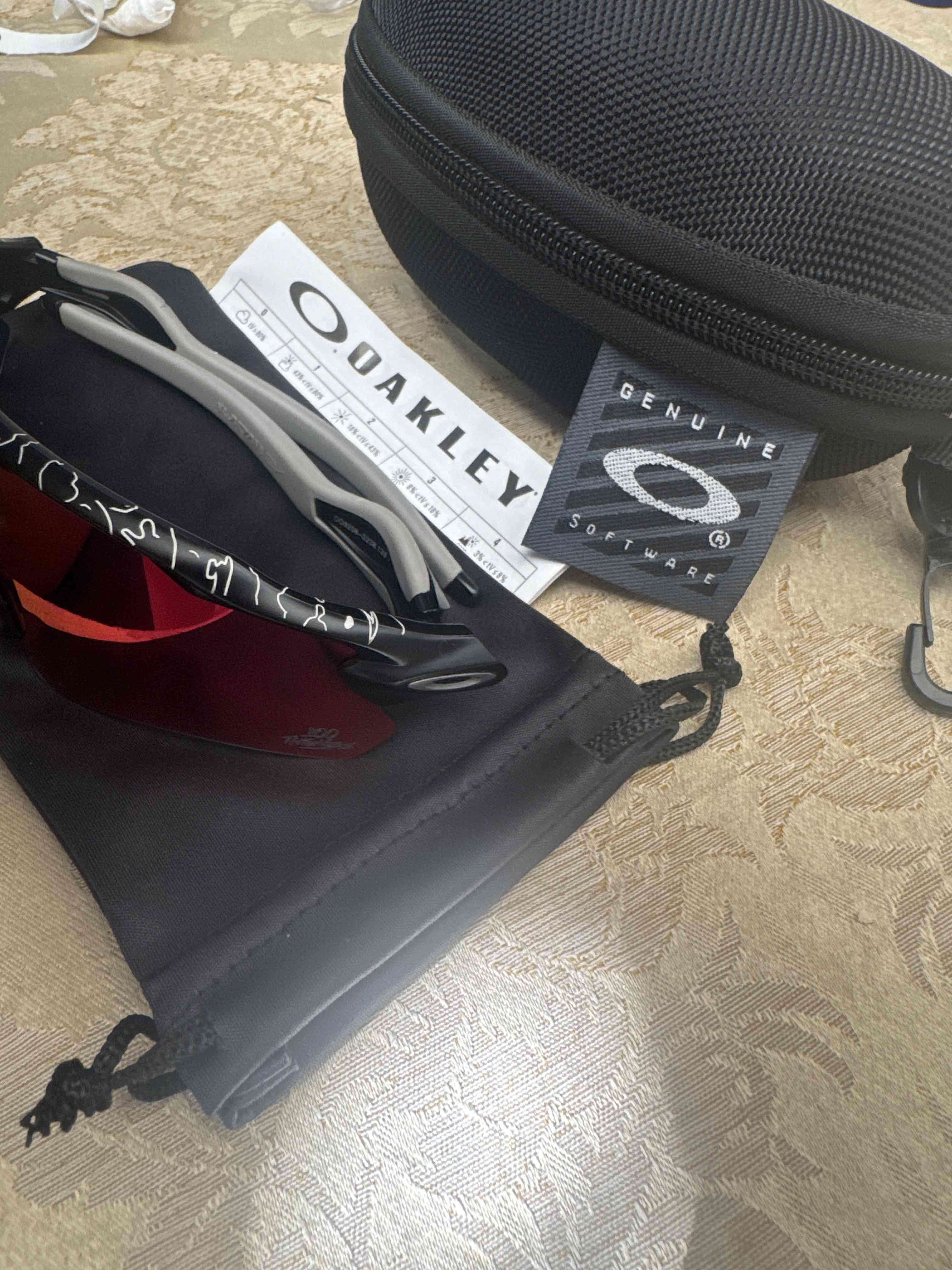 Gafas deportivas Oakley con estuche - miniatura 3
