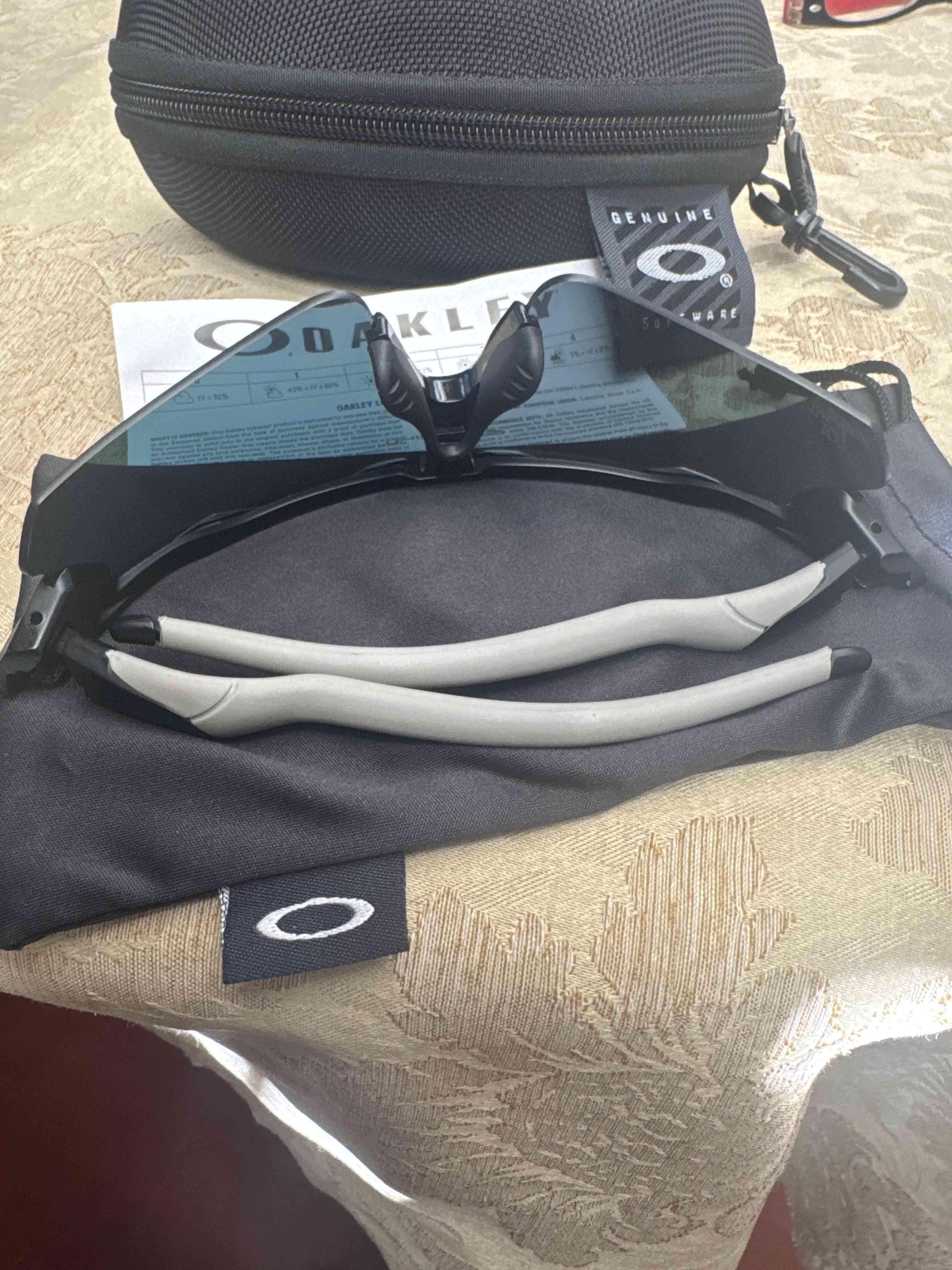 Gafas deportivas Oakley con estuche - miniatura 4