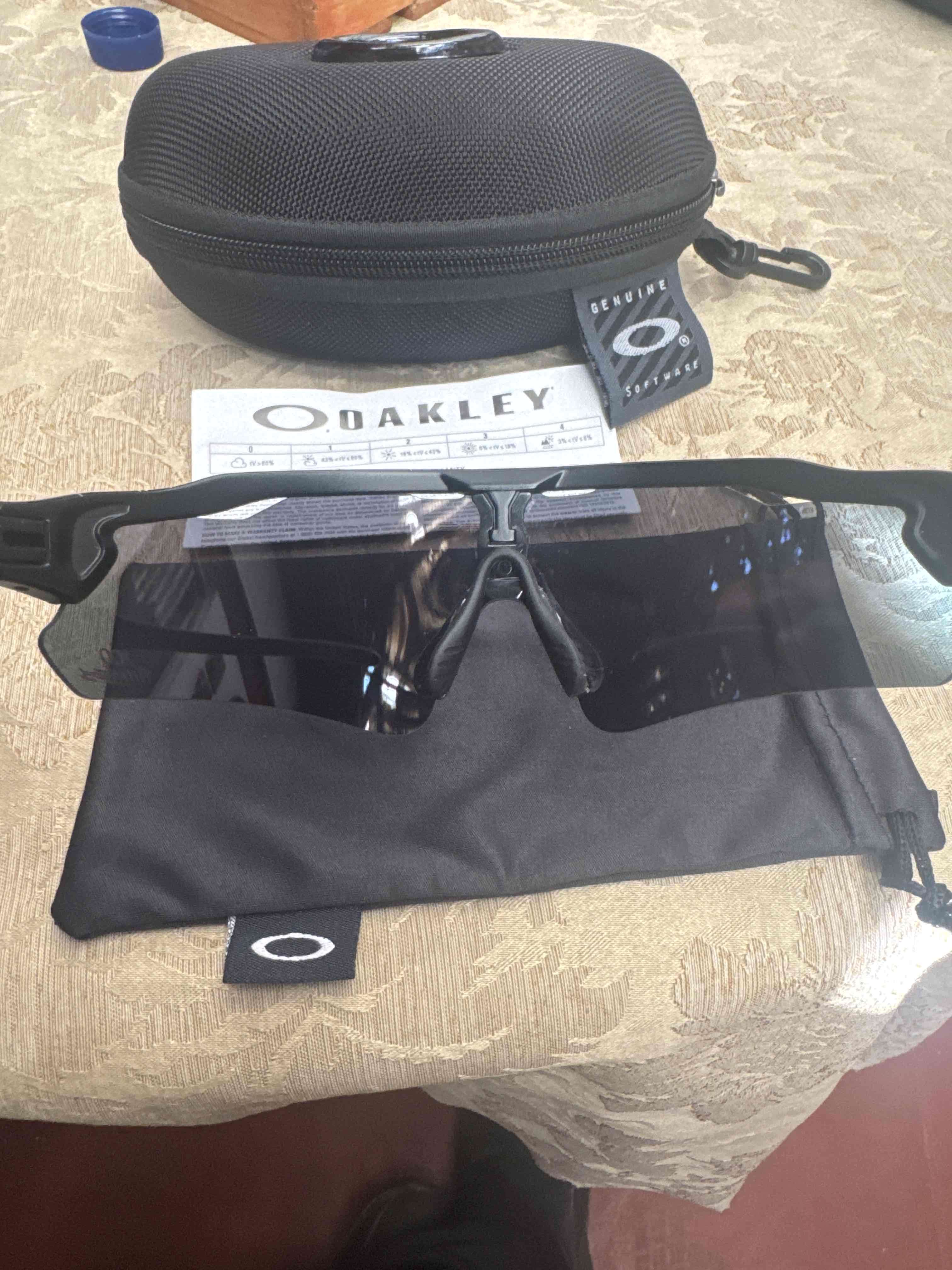 Gafas deportivas Oakley con estuche - miniatura 6