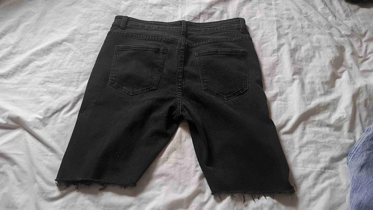 Shorts de mezclilla negros - miniatura 2