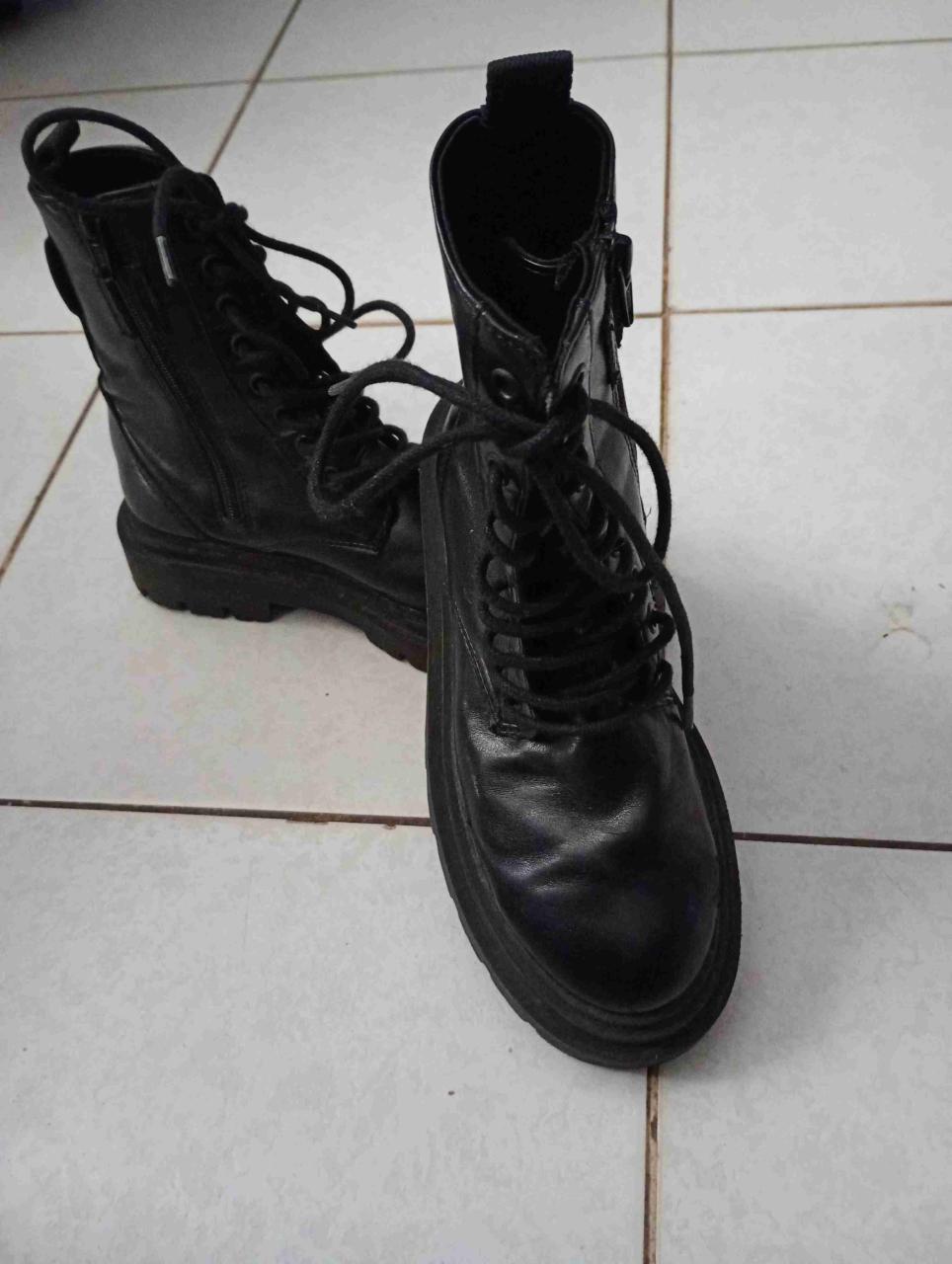 Botas negras de cuero - miniatura 2