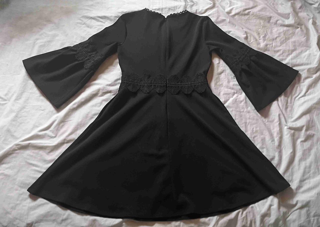 Vestido negro manga acampanada - miniatura 2