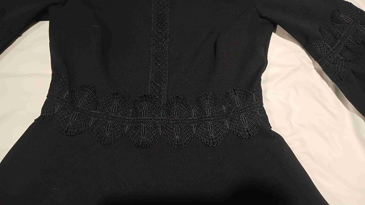 Vestido negro manga acampanada - miniatura 3