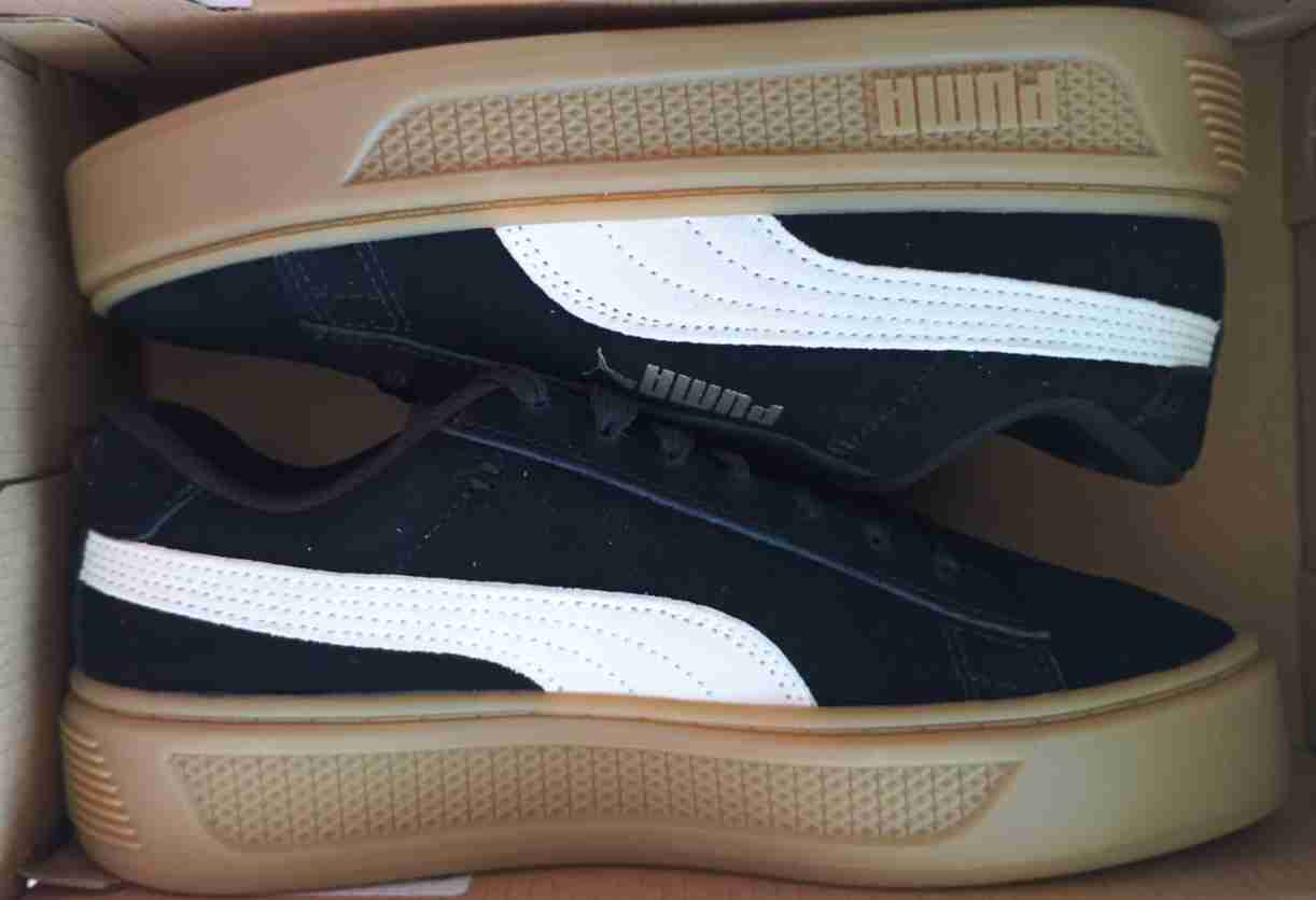 Zapatillas negras con suela marrón - miniatura 2