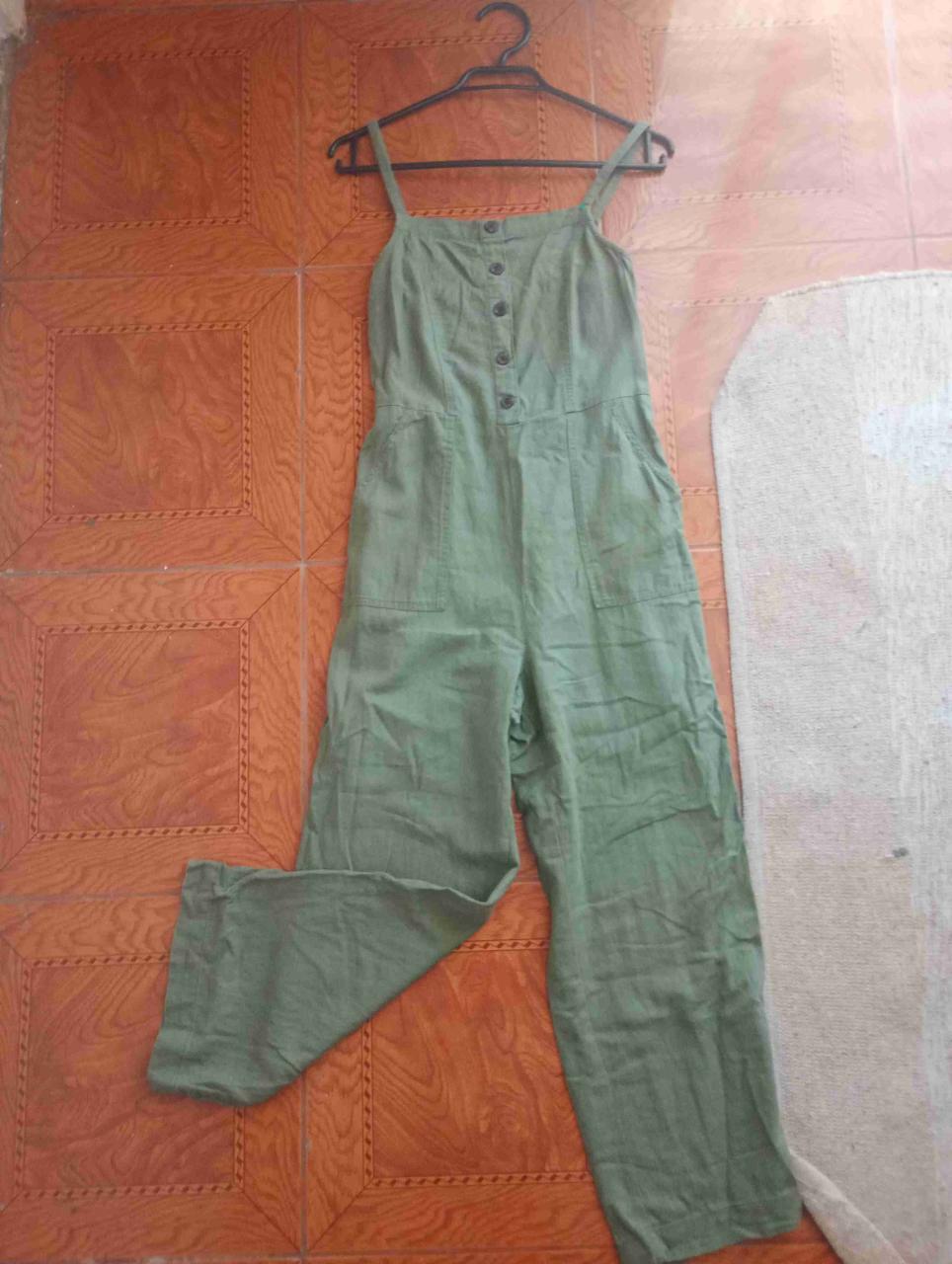 Jumpsuit verde con botones - miniatura 2