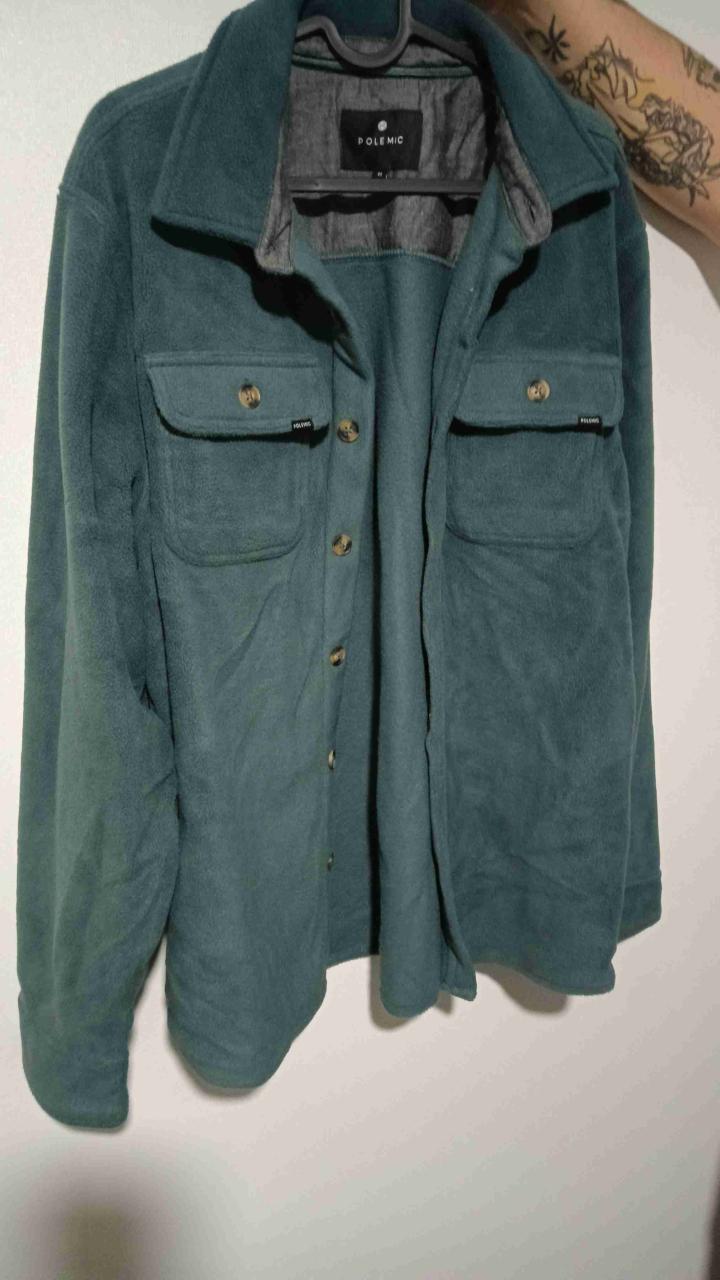 Sobre camisa verde de plush talla M - miniatura 2