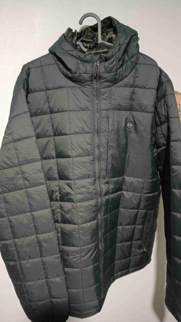Parka acolchada gris oscuro ultra liviana. - miniatura 2