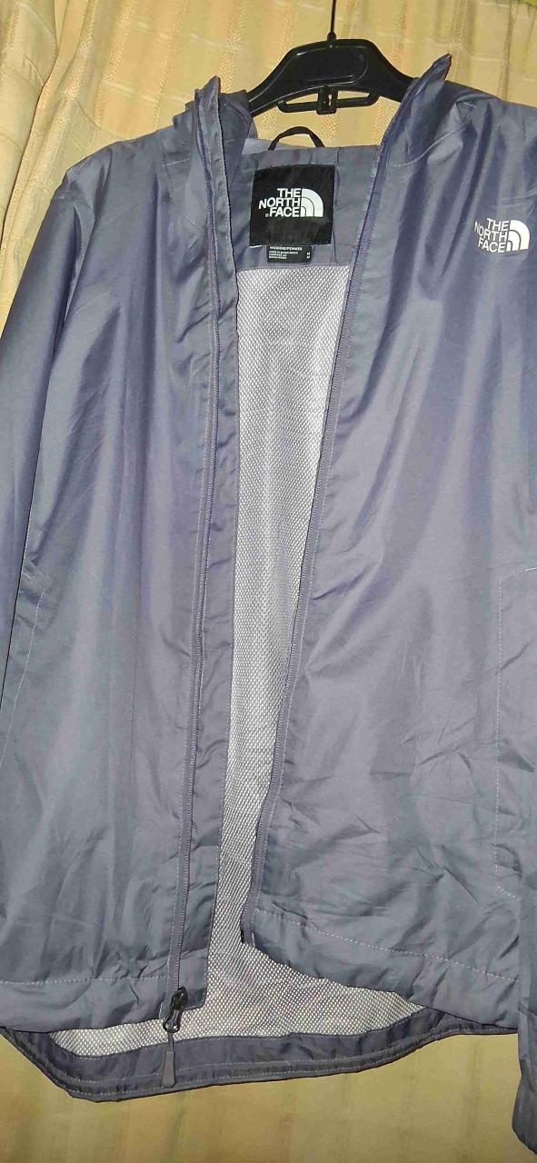 Chaqueta gris The North Face nueva - miniatura 4