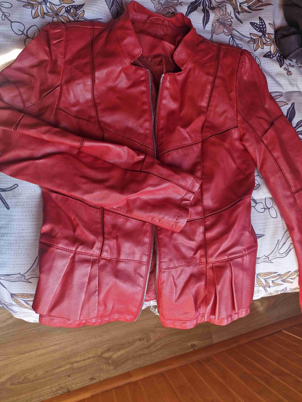 Chaqueta de cuero roja - miniatura 1