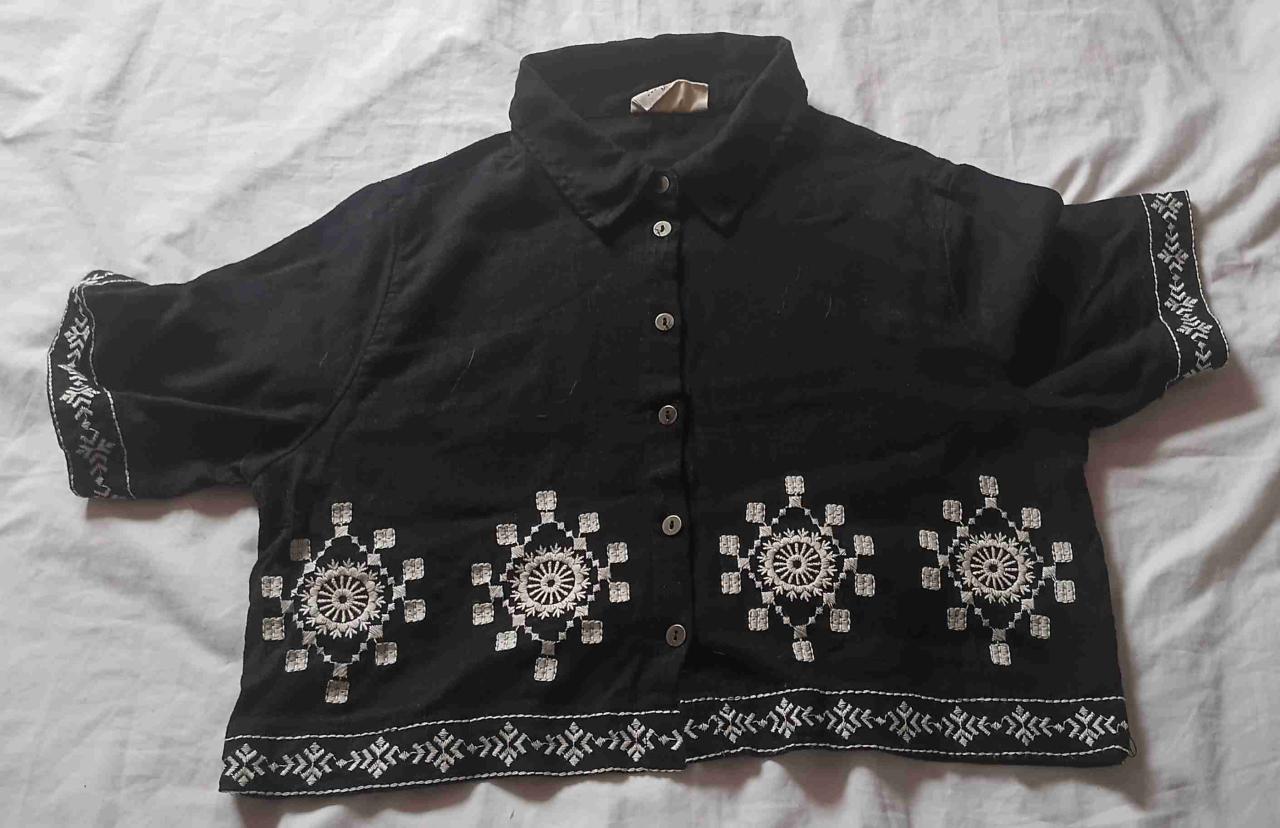 Blusa bordada negra - miniatura 1