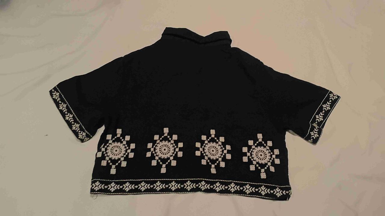 Blusa bordada negra - miniatura 2