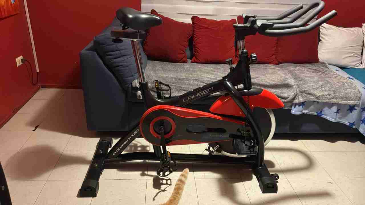 Bicicleta estática LARSEN roja - miniatura 3