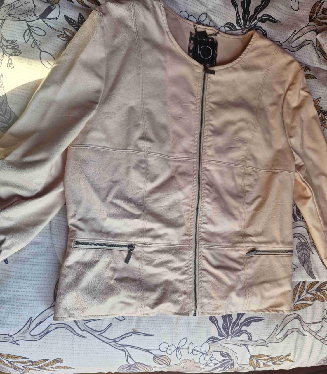Chaqueta beige con cierre y detalles - miniatura 2