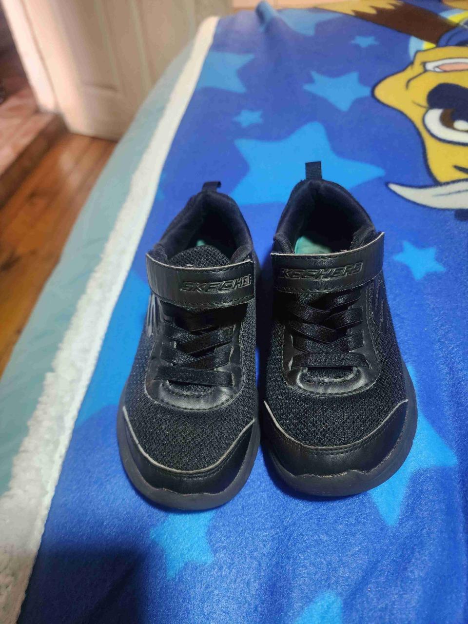 Zapatillas negras para niño - miniatura 1