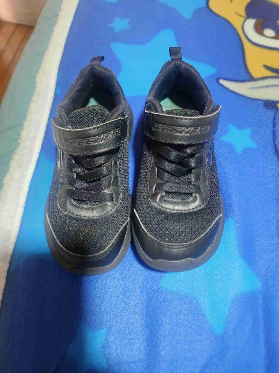 Zapatillas negras para niño - miniatura 2