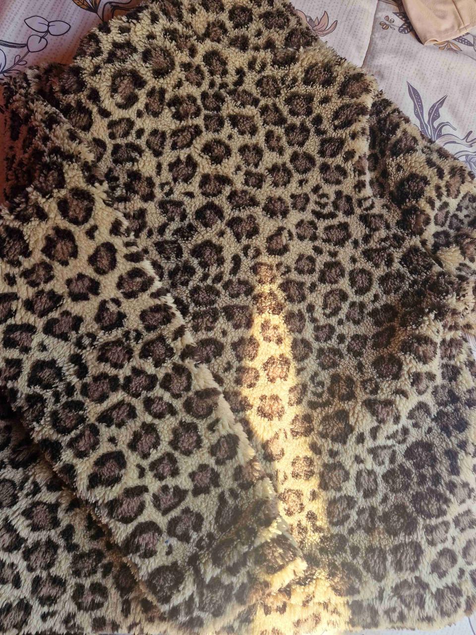 Chaqueta peluda estampado leopardo - miniatura 2