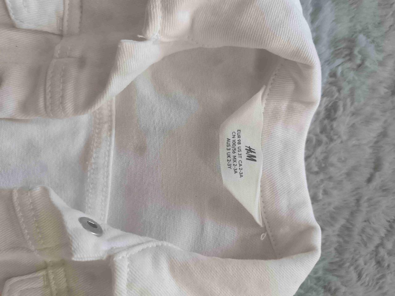 Chaqueta blanca de mezclilla talla 2-3 - miniatura 2