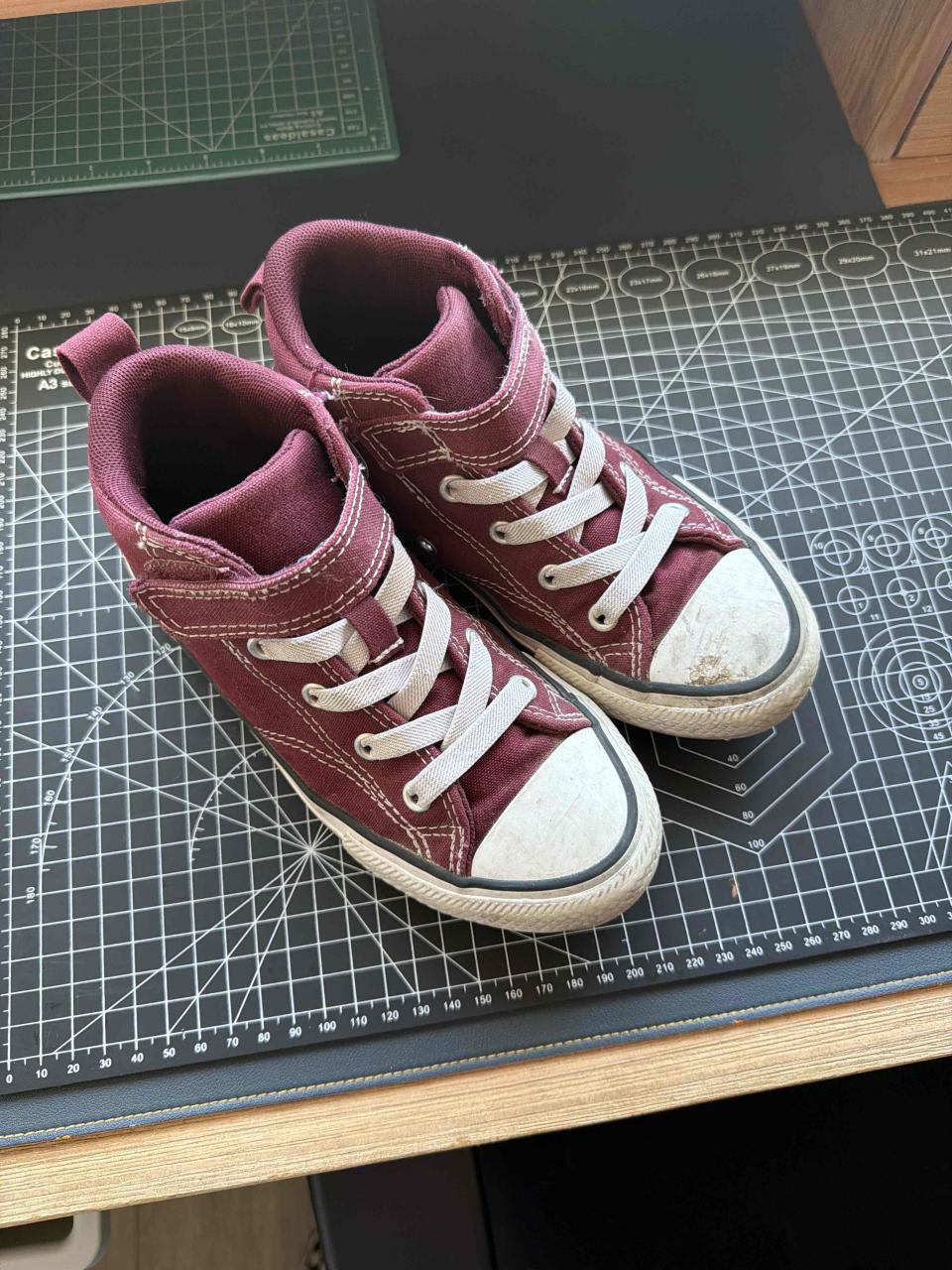Zapatillas burdeos clásicas converse - miniatura 1