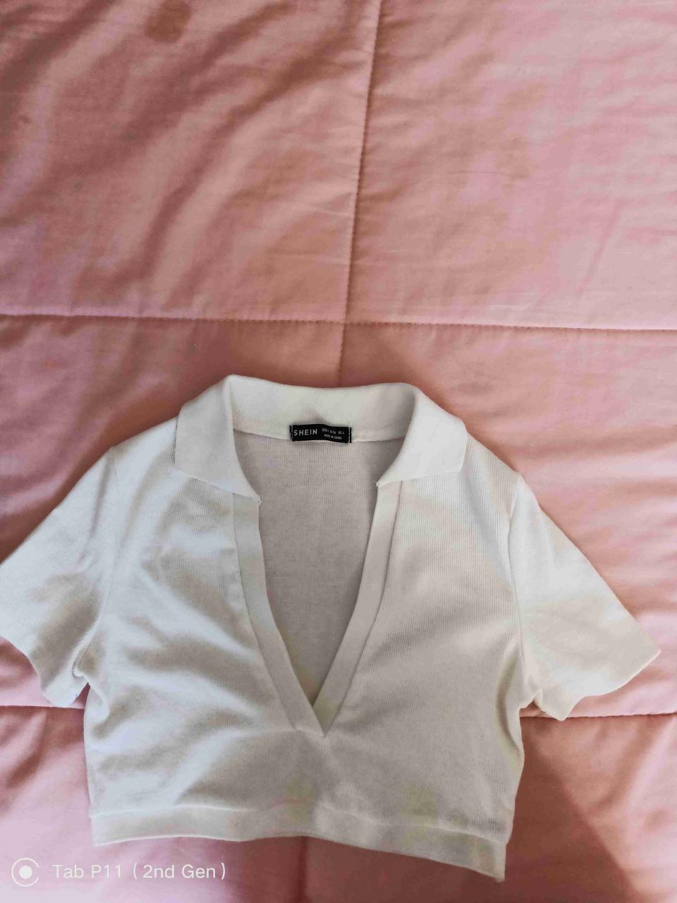 Polera blanca crop top SHEIN