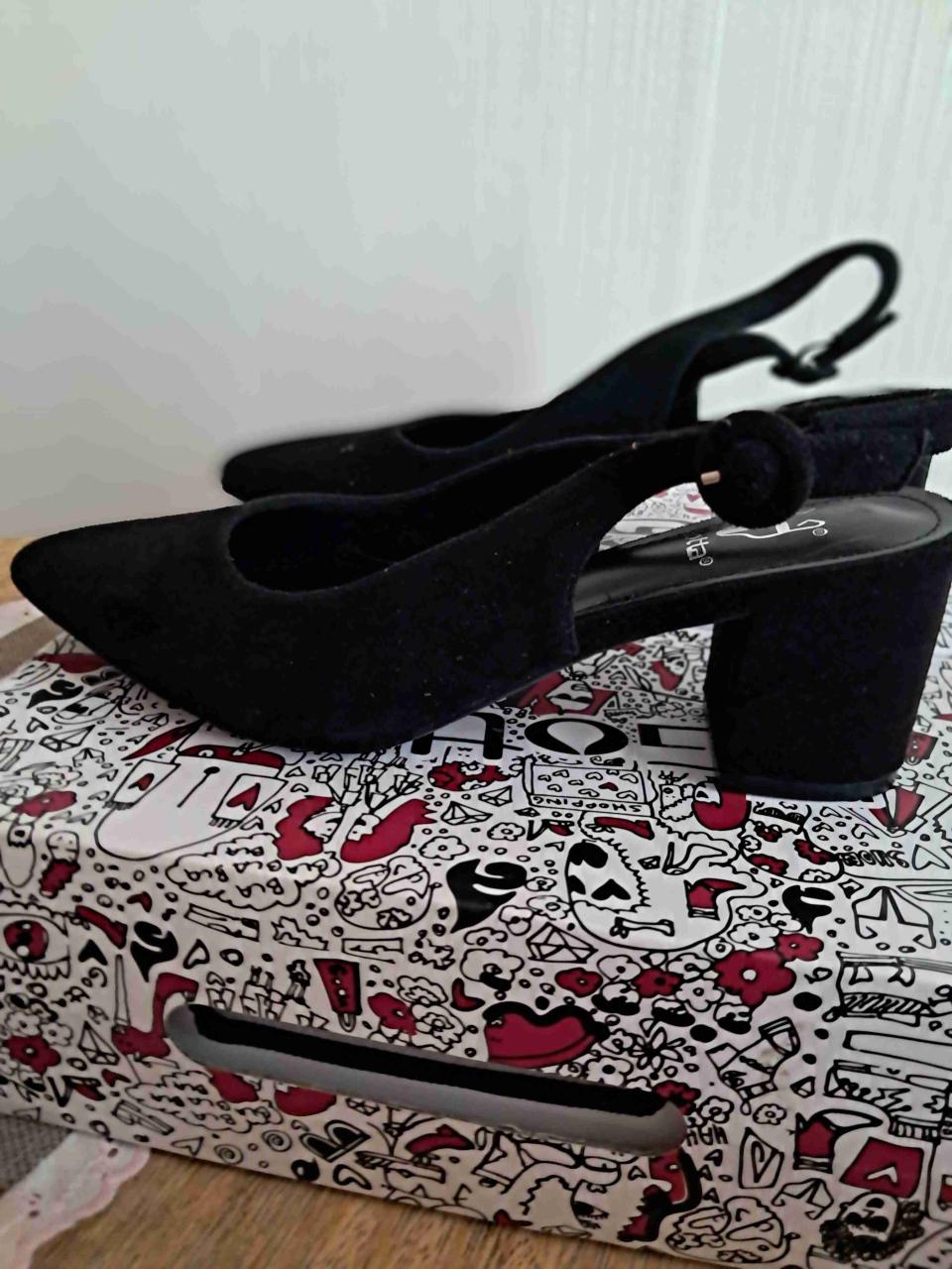 Zapatos negros de tacón medio - miniatura 2
