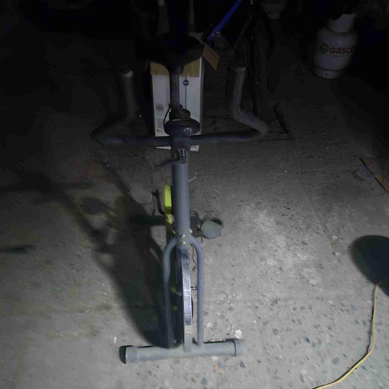 Bicicleta spinning estática usada - miniatura 1