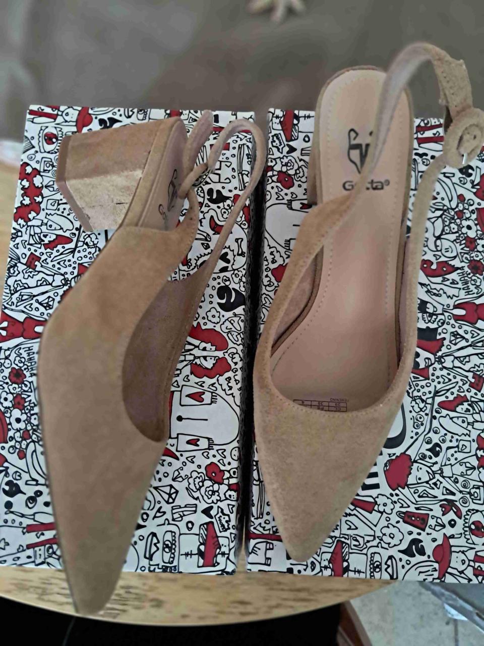 Zapatos de gamuza beige para mujer - miniatura 1