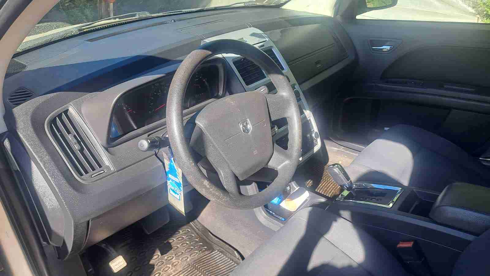 Camioneta SUV plata usada - miniatura 3