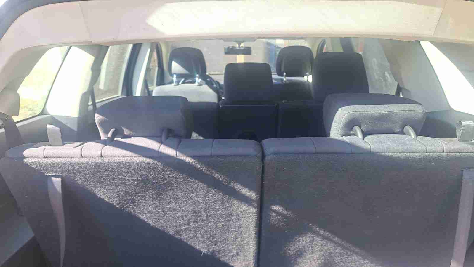 Camioneta SUV plata usada - miniatura 4
