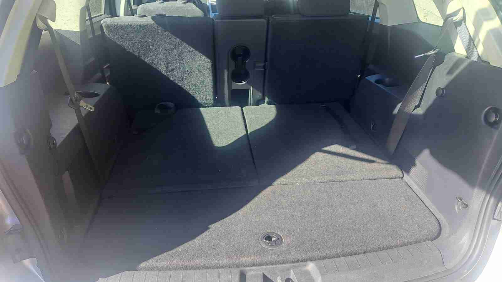Camioneta SUV plata usada - miniatura 5