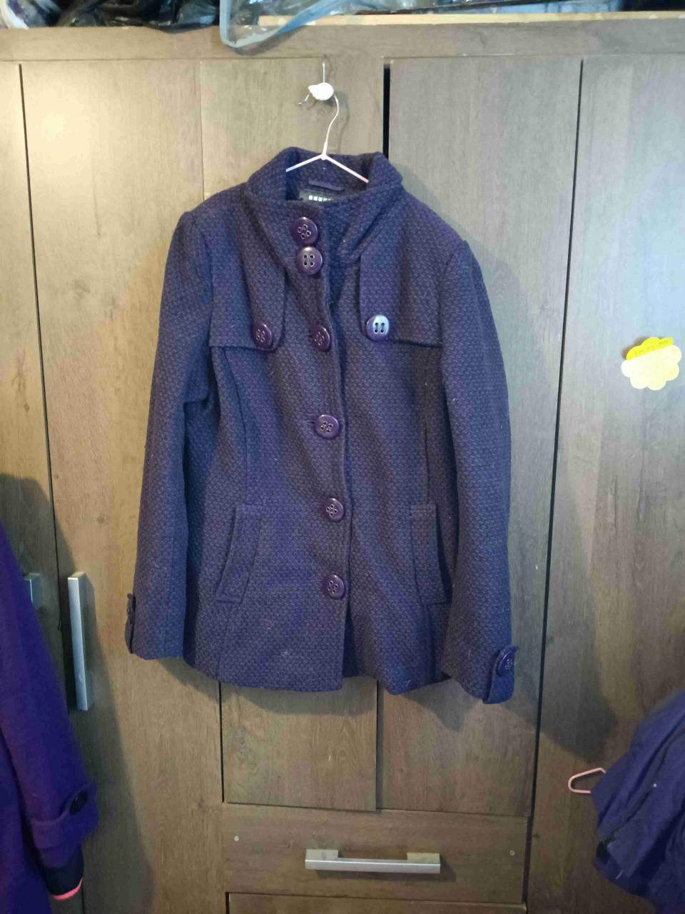 Chaqueta morada con botones grandes - miniatura 1