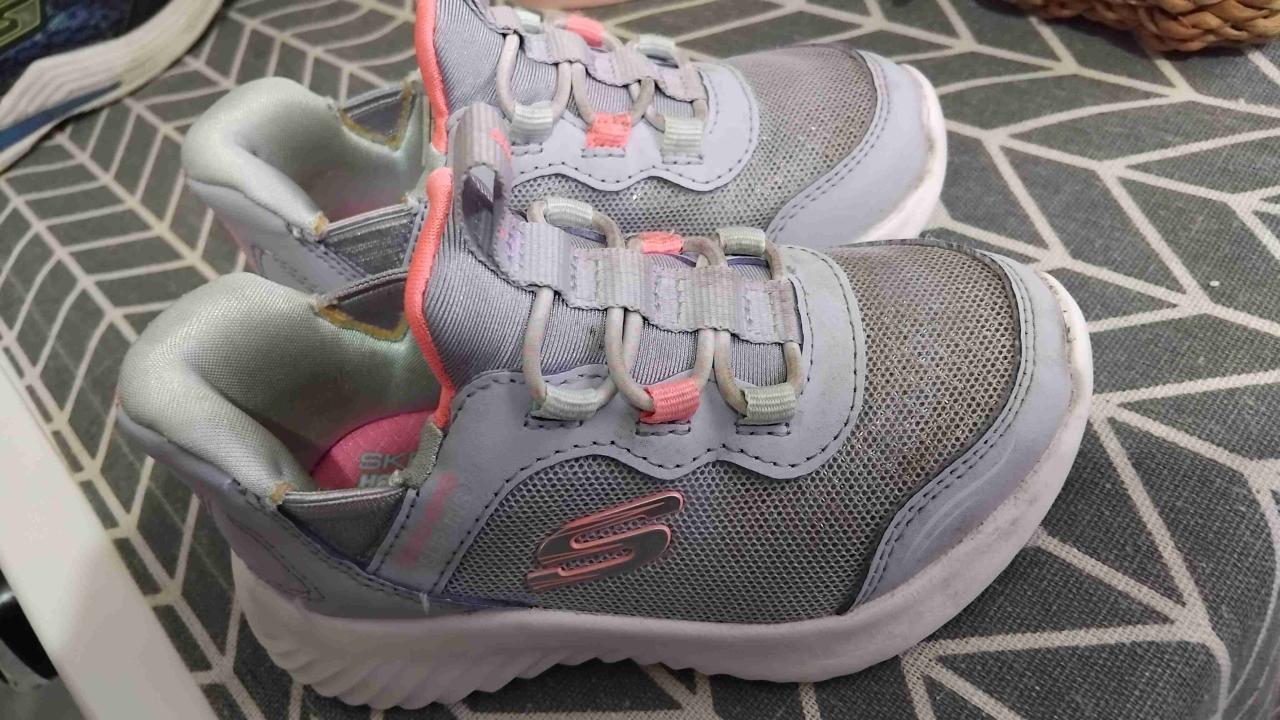 Zapatillas Skechers color gris y rosa