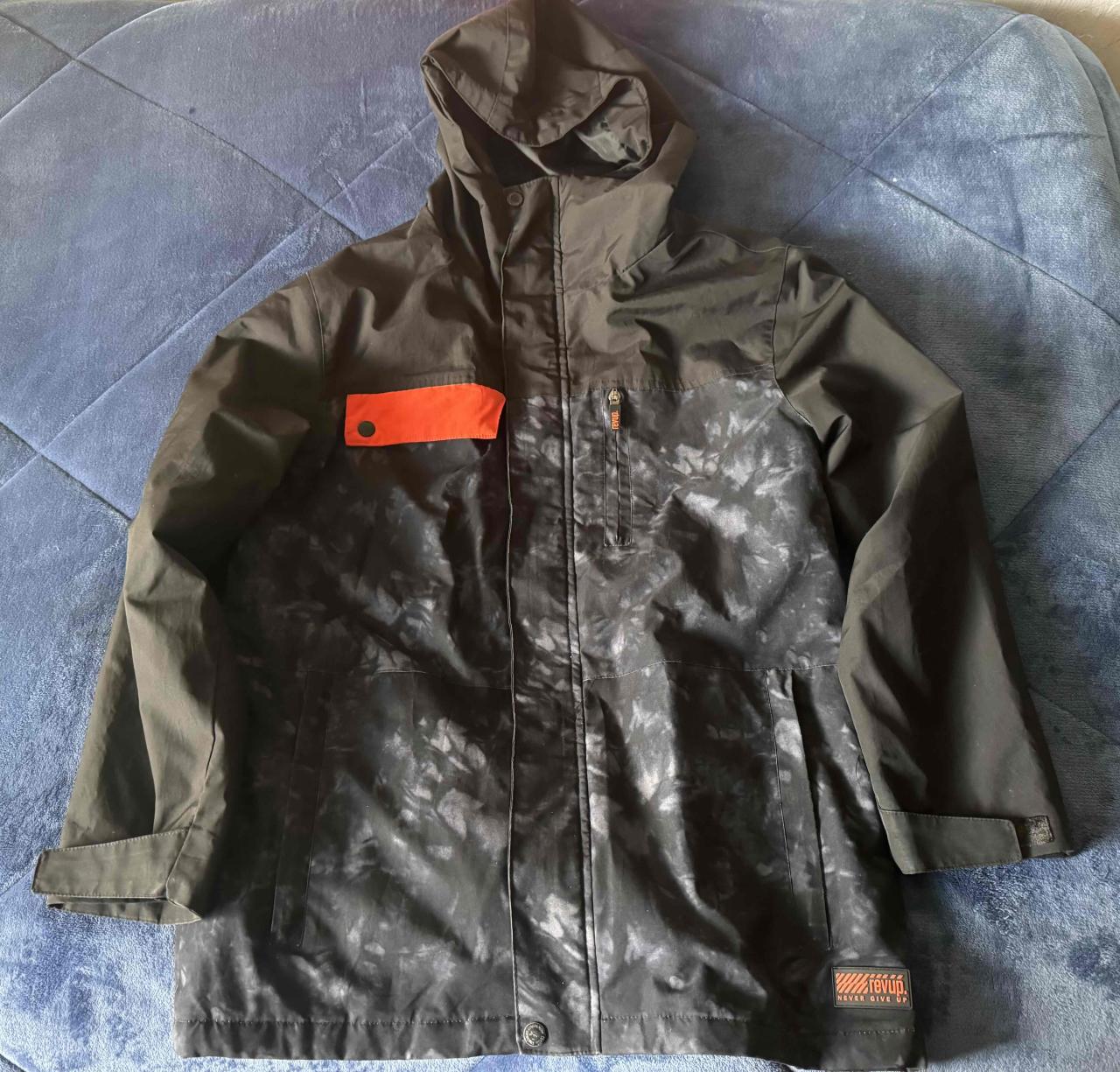 Parka impermeable negra con capucha - miniatura 1