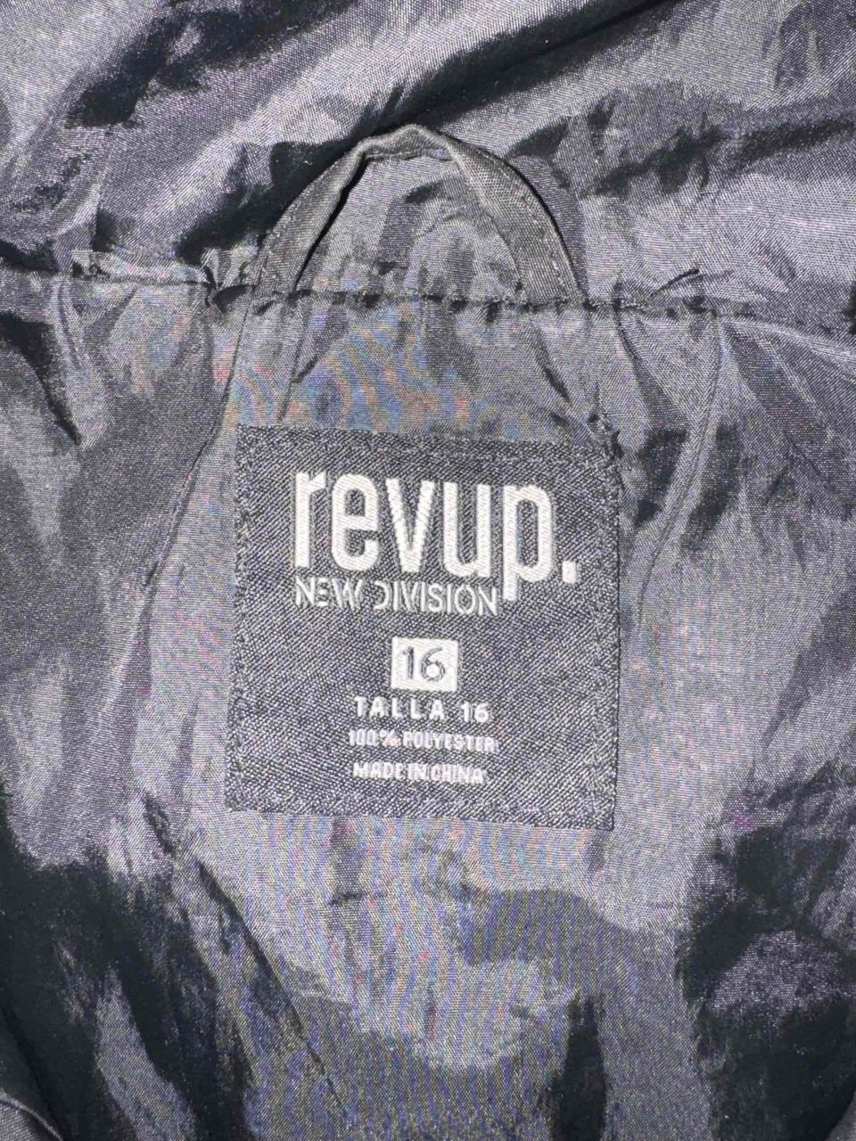 Parka impermeable negra con capucha - miniatura 2