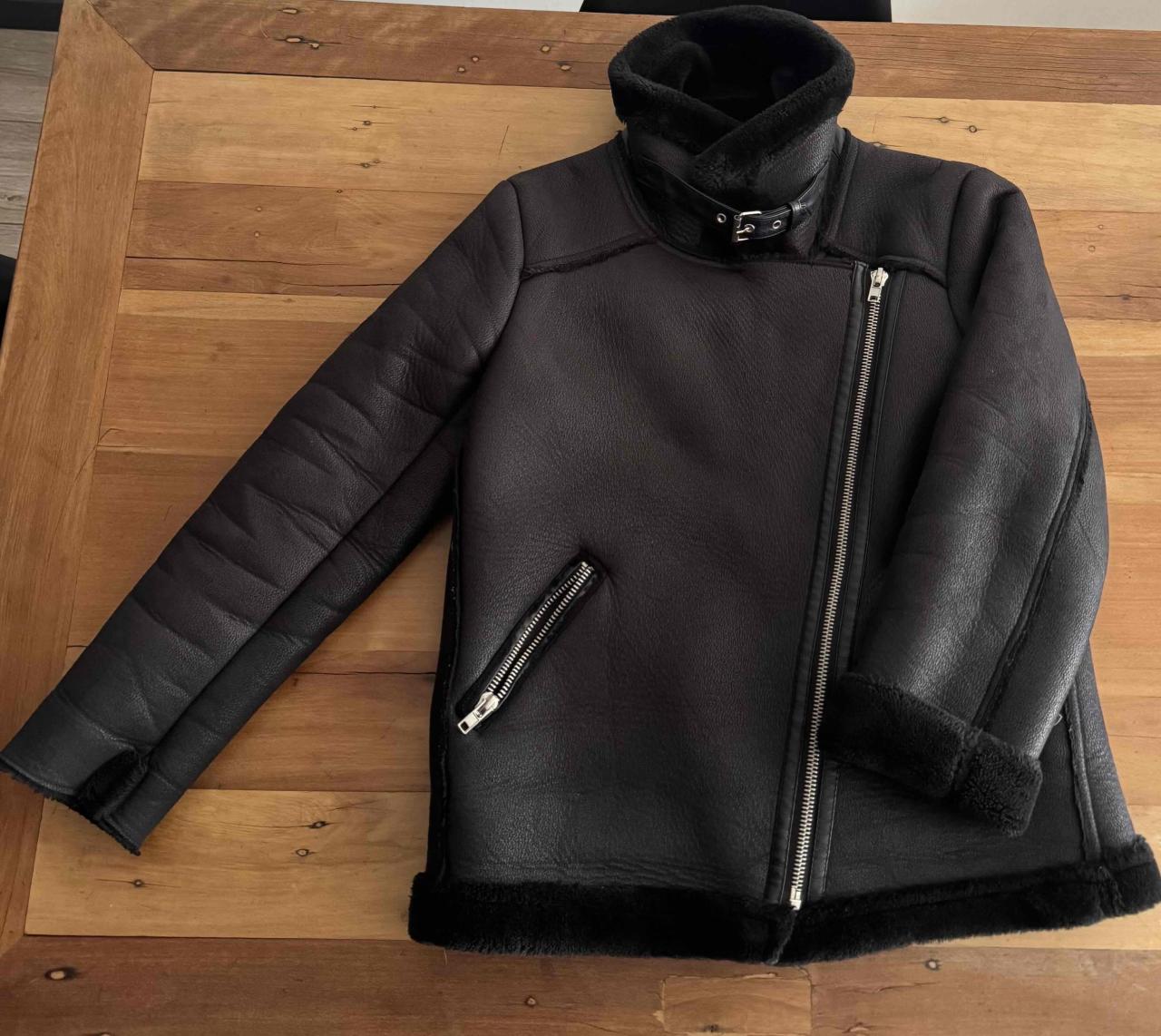 Chaqueta de cuero negra - miniatura 2