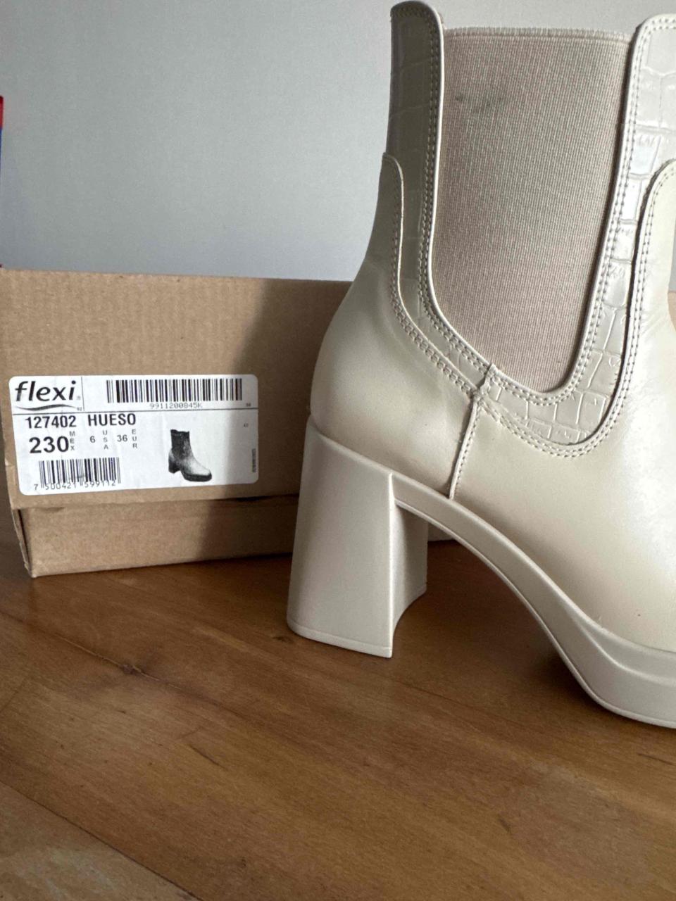 Botines beige con tacón cuadrado - miniatura 2