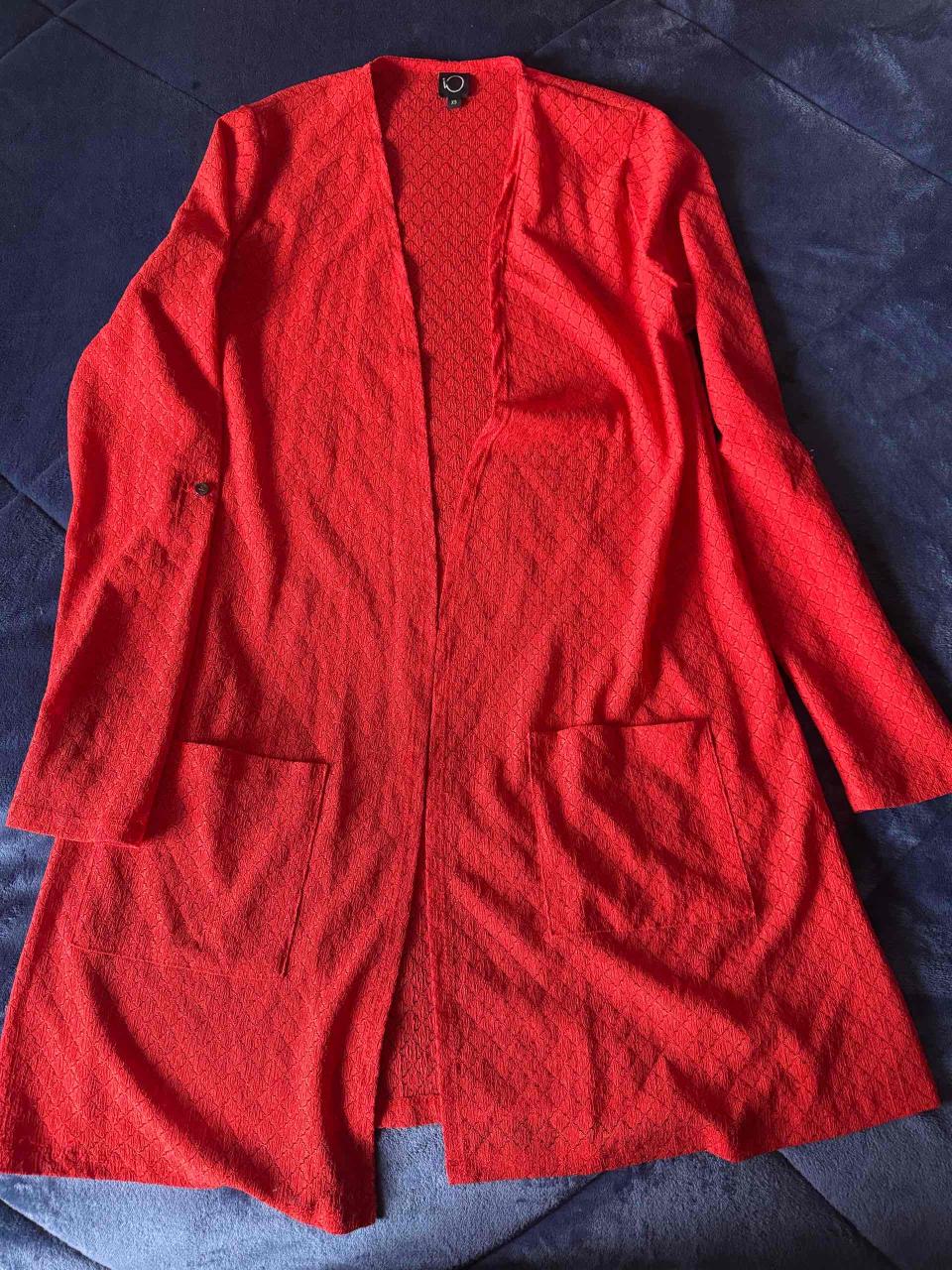 Cardigan roja con textura - miniatura 2
