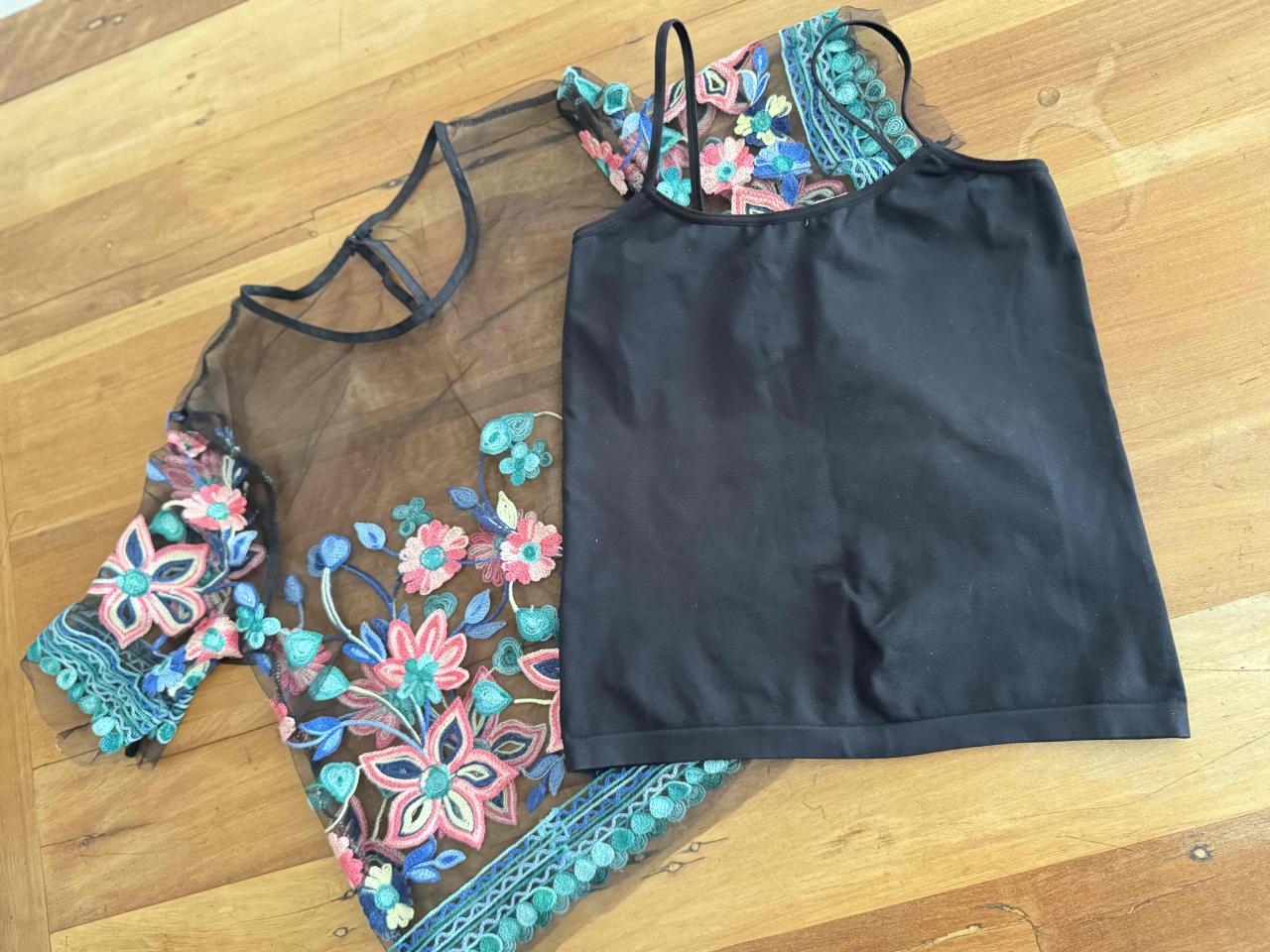 Blusa bordada transparente - miniatura 2