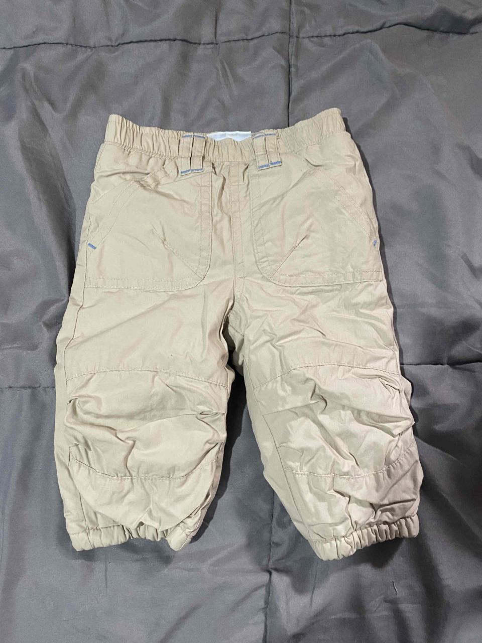Pantalones beige de niño