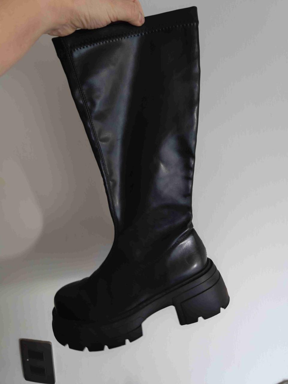 Bota negra de cuero - miniatura 2