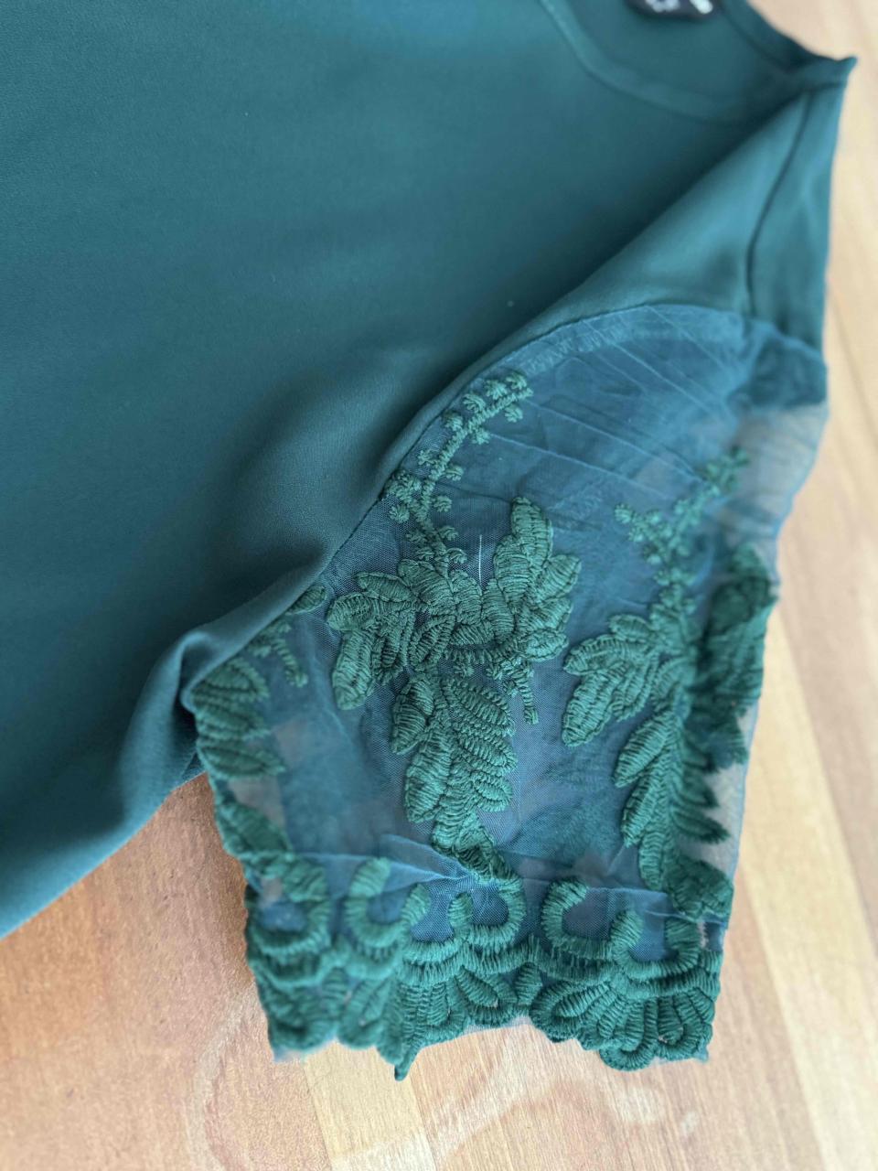 Blusa verde con encaje - miniatura 2