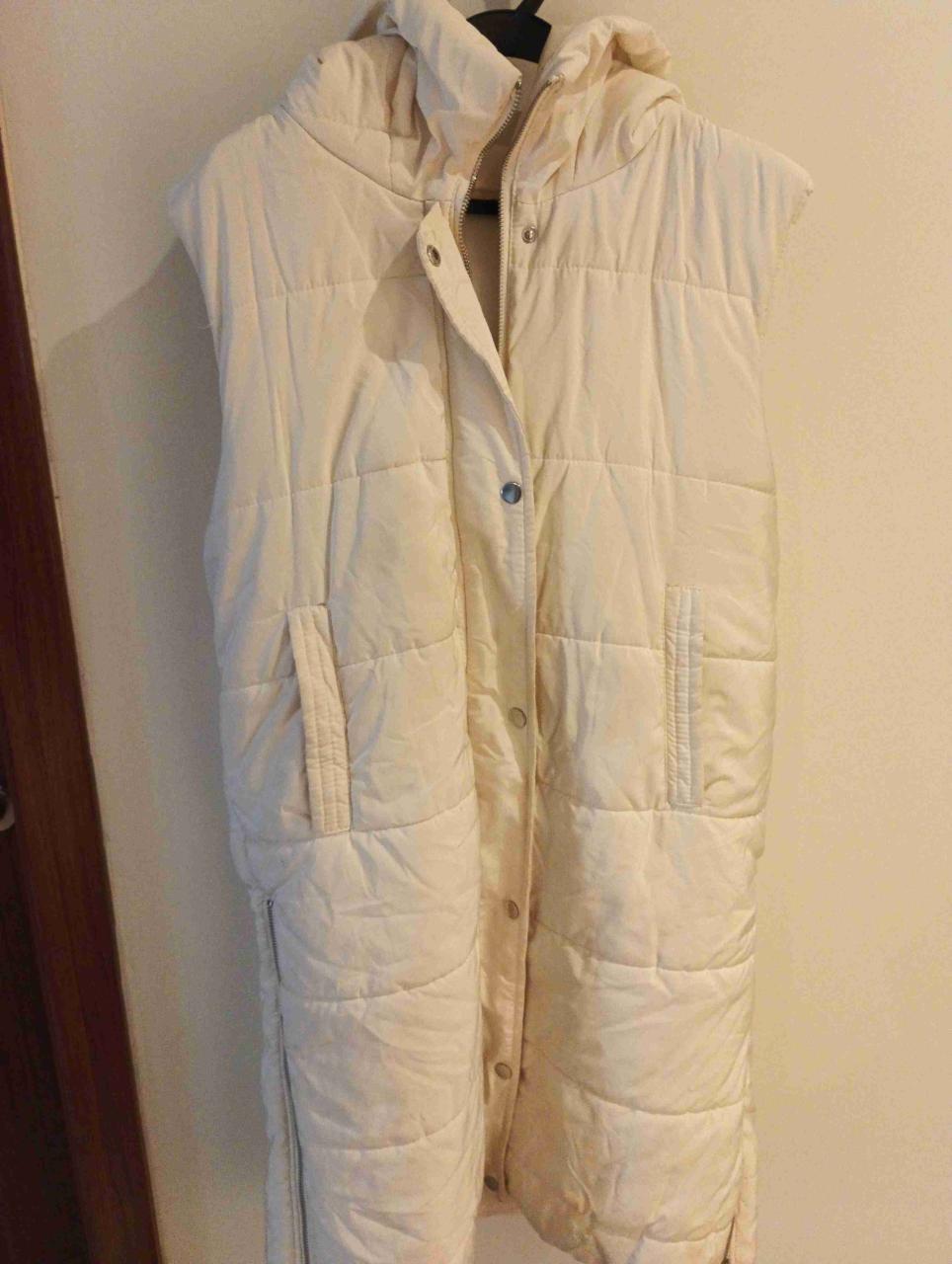Chaqueta acolchado blanco con capucha - miniatura 1