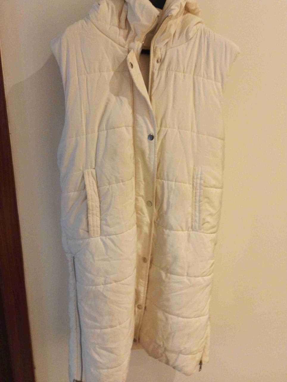Chaqueta acolchado blanco con capucha - miniatura 2