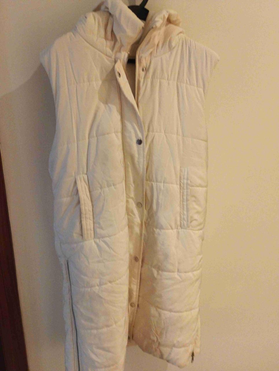 Chaqueta acolchado blanco con capucha - miniatura 3